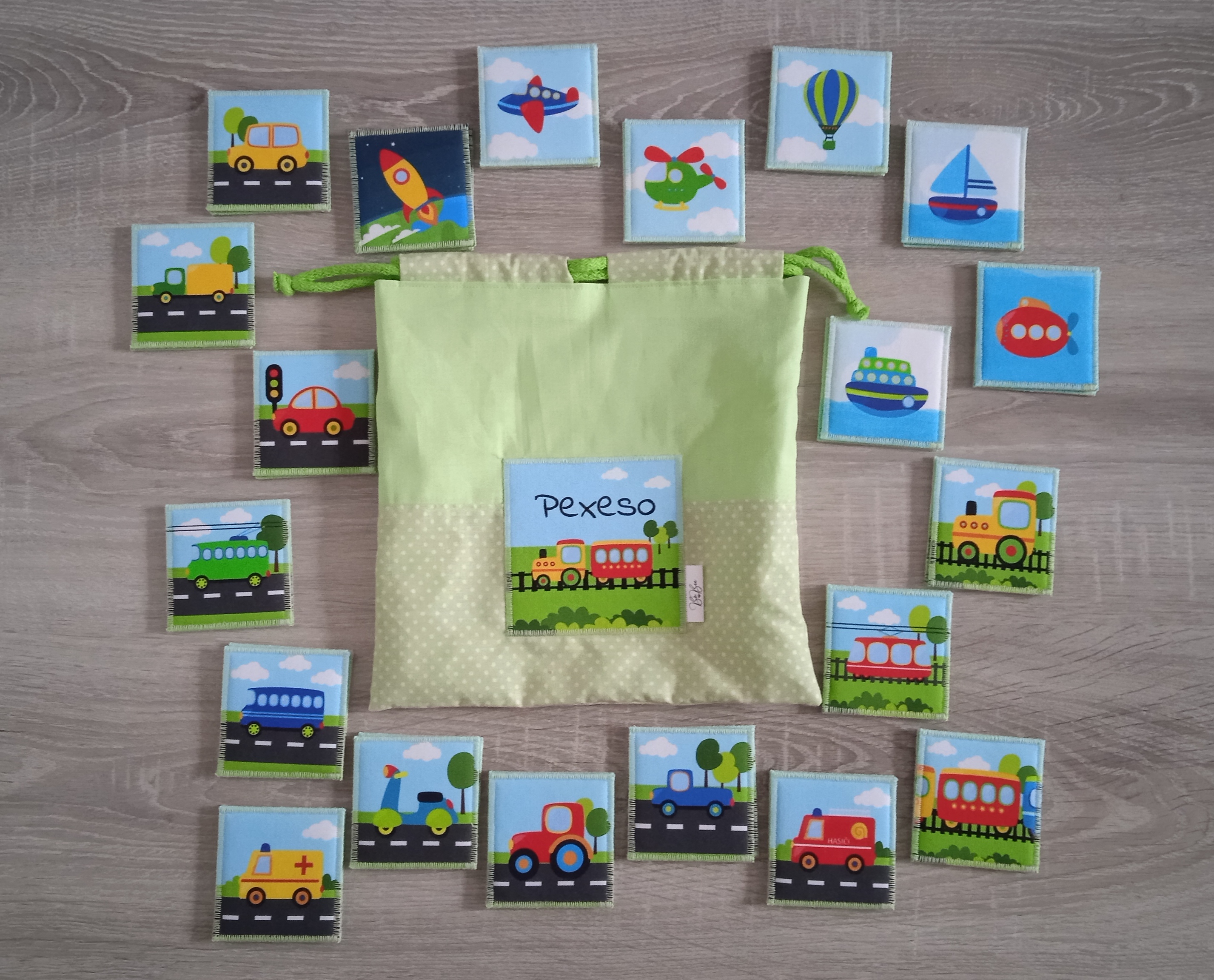 Panel na nášivku nebo zadní stranu pexesa vláček