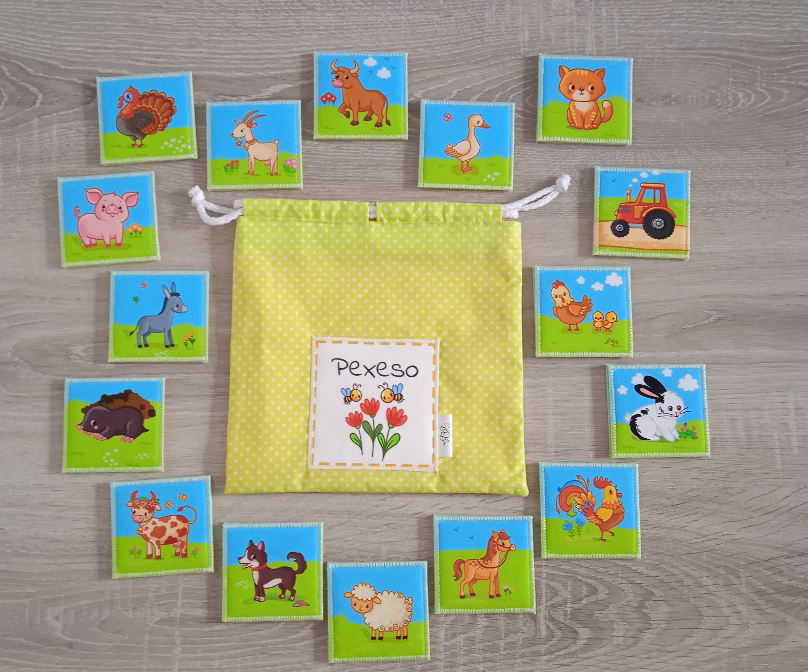 Panel na nášivku nebo zadní stranu pexesa včeličky