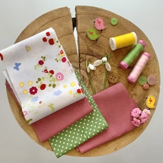 Ušiju si věnec Veselé jaro