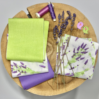 Ušiju si věnec levandulový s jarní zelenou